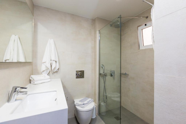 09.04 avion Bucuresti, Grecia - Creta - Heraklion Platanes Rethymnon, Hotel Trefon Apartments and Suites 518 EURO, 7 nopti, Fara masa