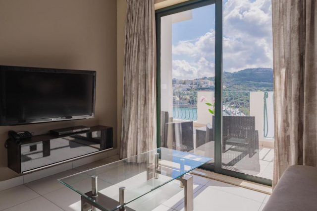 15.04 avion Bucuresti, Malta St. Paul's Bay, Xemxija Bay Hotel (ex. Porto Azzurro) 440 EURO, 5 nopti, Fara masa