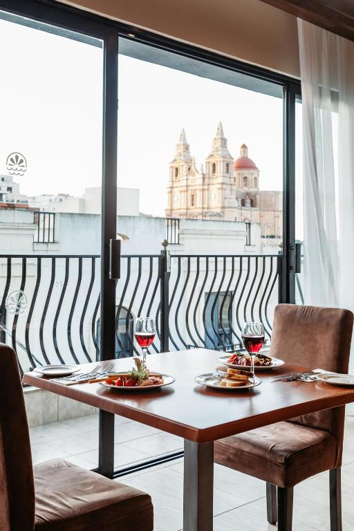 15.04 avion Bucuresti, Malta Mellieha, Hotel Pergola & Spa 557 EURO, 5 nopti, Fara masa