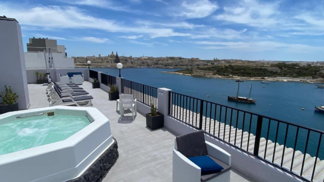 15.04 avion Bucuresti, Malta Sliema, Sliema Marina Hotel 1086 EURO, 5 nopti, Fara masa