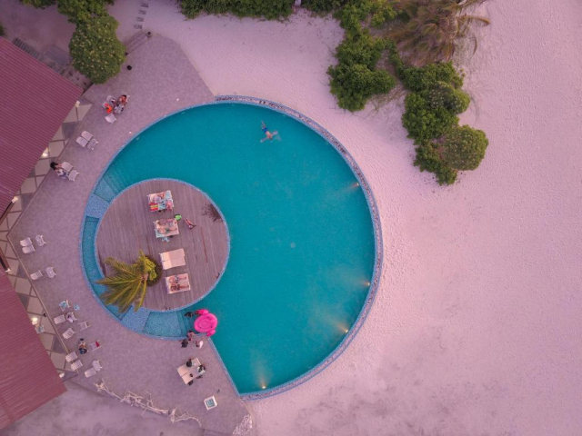 27.03 avion Bucuresti, Maldive Dhaalu Atoll, Hondaafushi Island Resort 1978 EURO, 7 nopti, Demipensiune inclusa