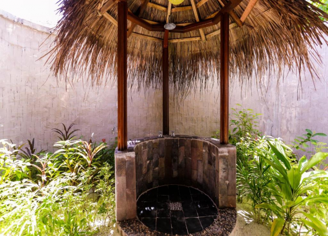 27.03 avion Bucuresti, Maldive Meemu Atoll, Medhufushi Island Resort 2076 EURO, 7 nopti, Demipensiune inclusa