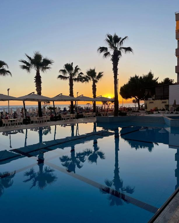 24.06 avion Bucuresti, Albania - Litoral Albania Durres, Hotel Blue Marine 577 EURO, 7 nopti, Mic dejun inclus