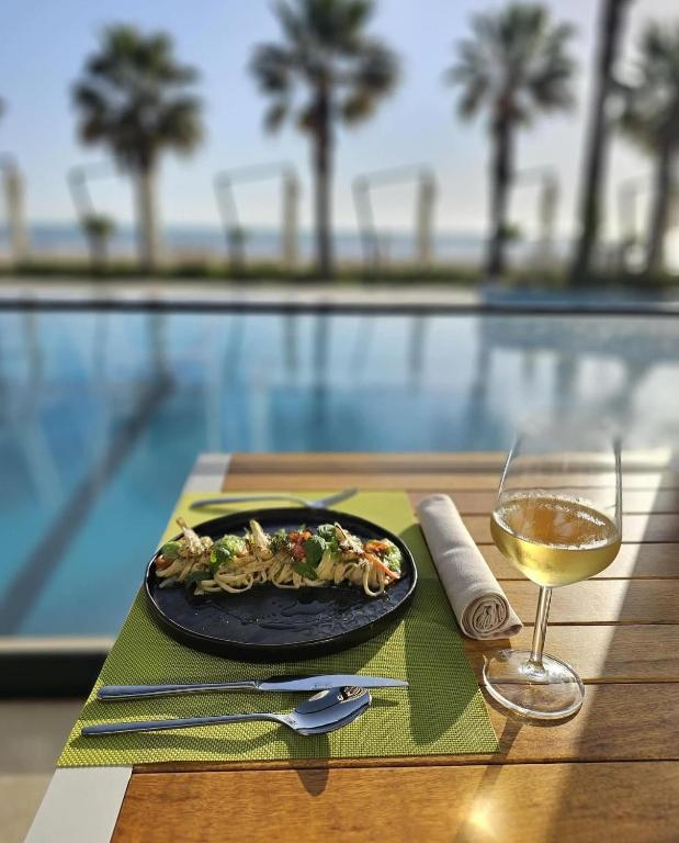 24.06 avion Bucuresti, Albania - Litoral Albania Durres, Hotel Blue Marine 577 EURO, 7 nopti, Mic dejun inclus