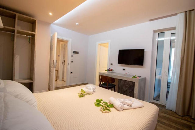 24.06 avion Bucuresti, Albania - Litoral Albania Durres, Hotel Blue Marine 577 EURO, 7 nopti, Mic dejun inclus