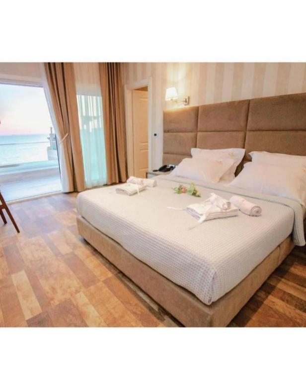 24.06 avion Bucuresti, Albania - Litoral Albania Durres, Hotel Blue Marine 577 EURO, 7 nopti, Mic dejun inclus