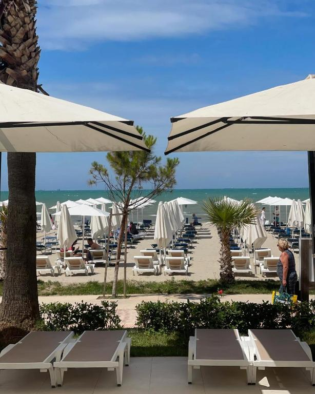 24.06 avion Bucuresti, Albania - Litoral Albania Durres, Hotel Blue Marine 577 EURO, 7 nopti, Mic dejun inclus