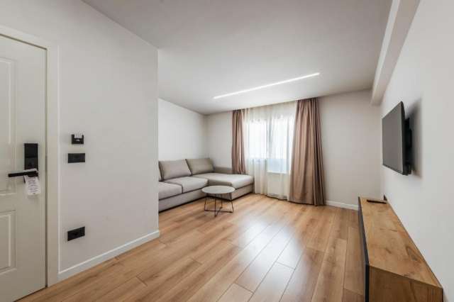 24.06 avion Bucuresti, Albania - Litoral Albania Durres, Hotel Relax Inn Durres 606 EURO, 7 nopti, Mic dejun inclus