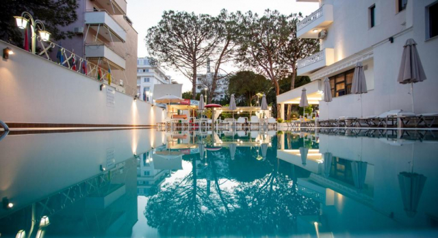 24.06 avion Bucuresti, Albania - Litoral Albania Golem, Hotel Kapri 636 EURO, 7 nopti, Mic dejun inclus