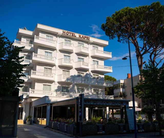 24.06 avion Bucuresti, Albania - Litoral Albania Golem, Hotel Kapri 636 EURO, 7 nopti, Mic dejun inclus