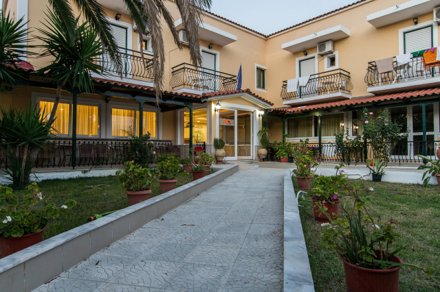 11.06 avion Bucuresti, Grecia - Zakynthos Laganas, Perkes Hotel Complex 539 EURO, 7 nopti, Fara masa