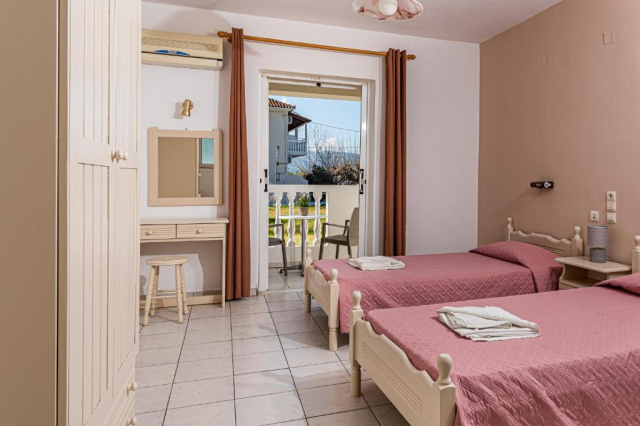11.06 avion Bucuresti, Grecia - Zakynthos Laganas, Hotel Tassia 421 EURO, 7 nopti, Mic dejun inclus