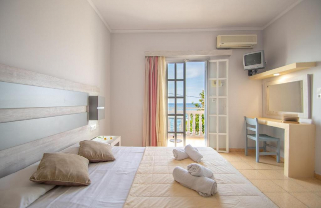 11.06 avion Bucuresti, Grecia - Zakynthos Argassi, Agoulos Beach Hotel 460 EURO, 7 nopti, Fara masa