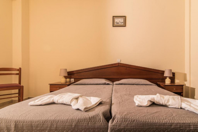 11.06 avion Bucuresti, Grecia - Zakynthos Tsilivi, Petros Hotel 450 EURO, 7 nopti, Mic dejun inclus