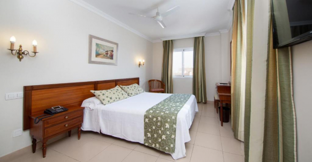 13.04 avion Bucuresti, Spania - Tenerife Puerto de la Cruz, Hotel Marte 679 EURO, 7 nopti, Mic dejun inclus