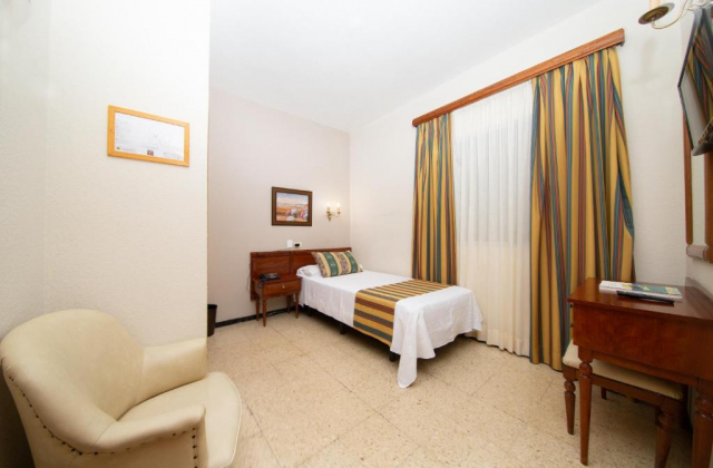 13.04 avion Bucuresti, Spania - Tenerife Puerto de la Cruz, Hotel Marte 679 EURO, 7 nopti, Mic dejun inclus