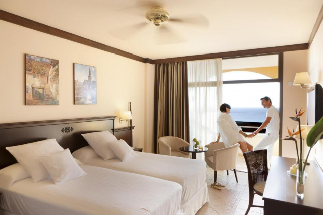 14.06 avion Bucuresti, Spania - Fuerteventura Morro Jable, Occidental Jandia Playa 876 EURO, 7 nopti, Demipensiune inclusa