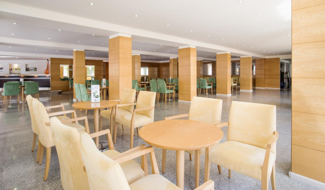 15.06 avion Bucuresti, Spania - Mallorca Cala Millor, Hotel Santa Maria Playa 737 EURO, 7 nopti, Mic dejun inclus