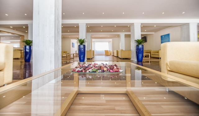 15.06 avion Bucuresti, Spania - Mallorca Cala Millor, Hotel Santa Maria Playa 737 EURO, 7 nopti, Mic dejun inclus