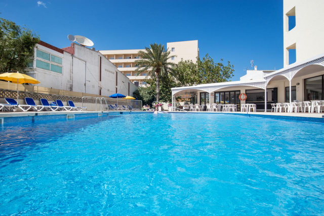 15.06 avion Bucuresti, Spania - Mallorca Cala Millor, Hotel Santa Maria Playa 737 EURO, 7 nopti, Mic dejun inclus