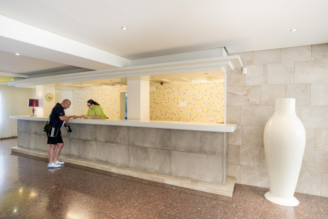 15.06 avion Bucuresti, Spania - Mallorca Cala Millor, Hotel Santa Maria Playa 737 EURO, 7 nopti, Mic dejun inclus