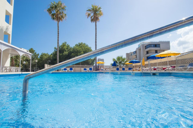 15.06 avion Bucuresti, Spania - Mallorca Cala Millor, Hotel Santa Maria Playa 737 EURO, 7 nopti, Mic dejun inclus