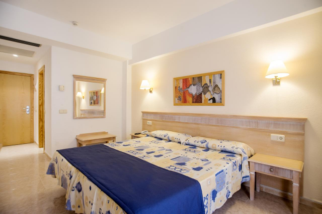 15.06 avion Bucuresti, Spania - Mallorca Cala Millor, Hotel Santa Maria Playa 737 EURO, 7 nopti, Mic dejun inclus