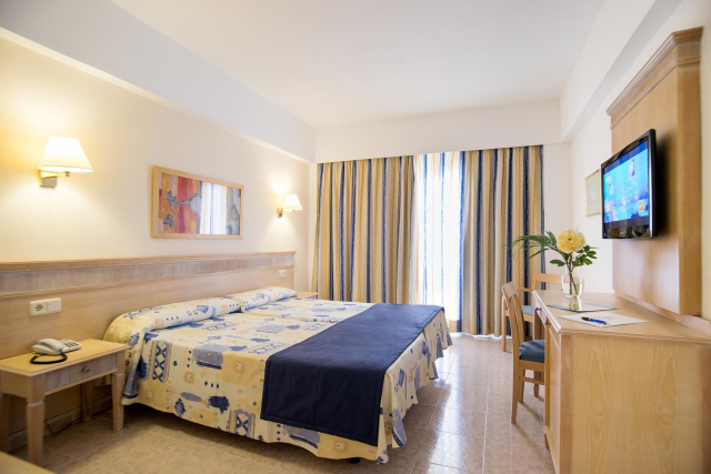 15.06 avion Bucuresti, Spania - Mallorca Cala Millor, Hotel Santa Maria Playa 737 EURO, 7 nopti, Mic dejun inclus