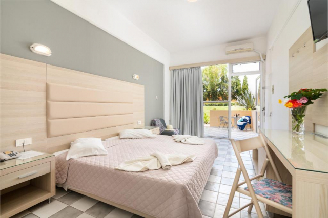 25.06 avion Bucuresti, Grecia - Rhodos Theologos, Hotel Sabina 519 EURO, 7 nopti, Mic dejun inclus