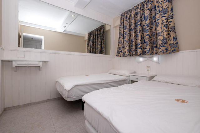 13.04 avion Bucuresti, Spania - Tenerife Puerto de la Cruz, Apartamentos Teneguia 659 EURO, 7 nopti, Fara masa