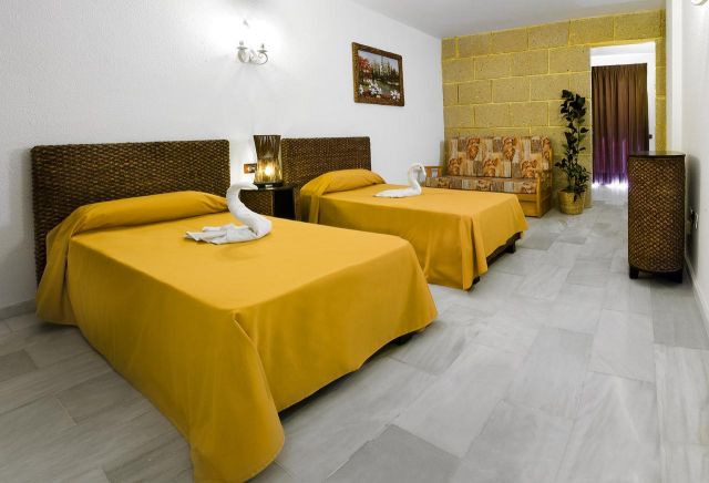 13.04 avion Bucuresti, Spania - Tenerife Playa de las Americas, Hotel Las Piramides Resort 718 EURO, 7 nopti, Fara masa