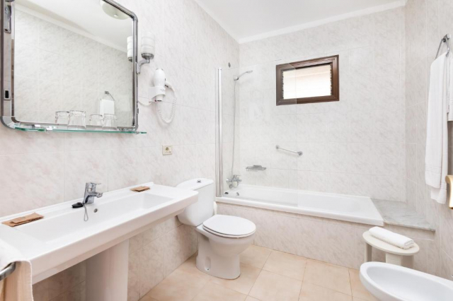 13.04 avion Bucuresti, Spania - Tenerife Puerto de la Cruz, Don Manolito 728 EURO, 7 nopti, Mic dejun inclus