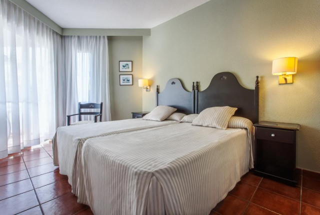 13.04 avion Bucuresti, Spania - Tenerife Los Cristianos, Hotel HG Tenerife Sur 884 EURO, 7 nopti, Fara masa