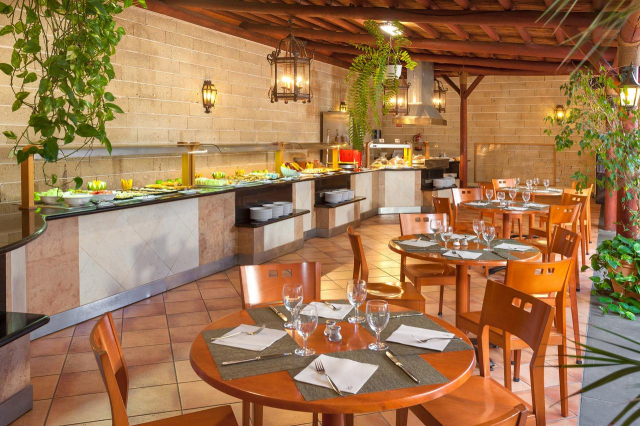 13.04 avion Bucuresti, Spania - Tenerife Playa de las Americas, Sol Tenerife Hotel 865 EURO, 7 nopti, Mic dejun inclus