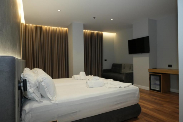 24.06 avion Bucuresti, Albania - Litoral Albania Golem, Hotel Bounty 730 EURO, 7 nopti, Mic dejun inclus