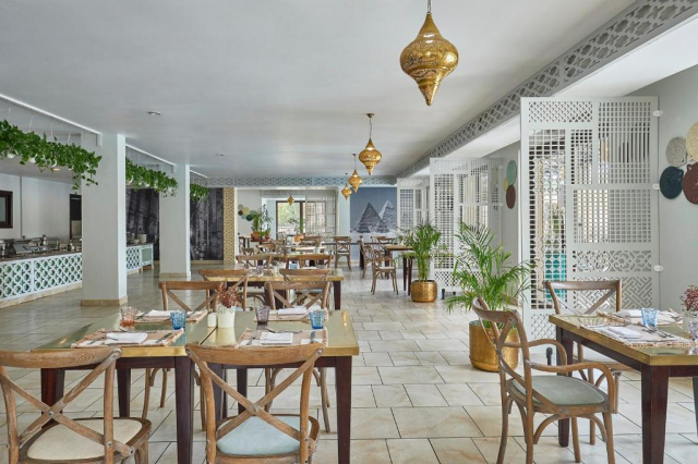 20.04 avion Bucuresti, Egipt - Hurghada Hurghada City, Hotel Steigenberger Aqua Magic 704 EURO, 7 nopti, All inclusive