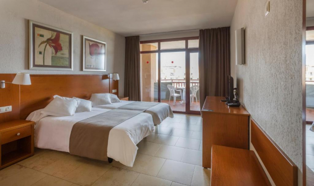 17.05 avion Bucuresti, Spania - Costa del Sol - Malaga Fuengirola, Hotel Las Palmeras Affiliated by FERGUS 709 EURO, 7 nopti, Demipensiune inclusa