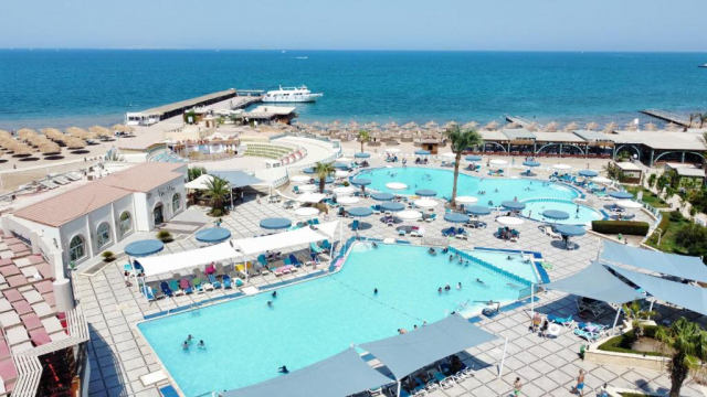 17.04 avion Bucuresti, Egipt - Hurghada Hurghada City, Aladdin Beach Resort 557 EURO, 7 nopti, All inclusive