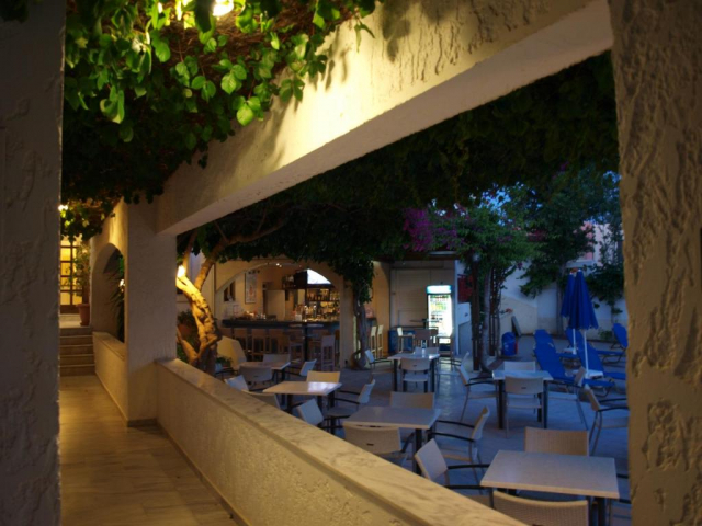 16.06 avion Bucuresti, Grecia - Creta - Heraklion Rethymnon, Apollon Hotel Apartments 460 EURO, 7 nopti, Fara masa