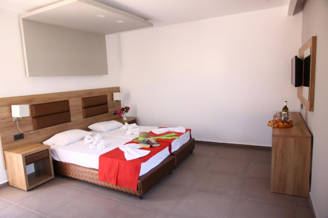 16.06 avion Bucuresti, Grecia - Creta - Heraklion Hersonissos, Porto Plazza Hotel (Adults Only) 392 EURO, 7 nopti, Mic dejun inclus