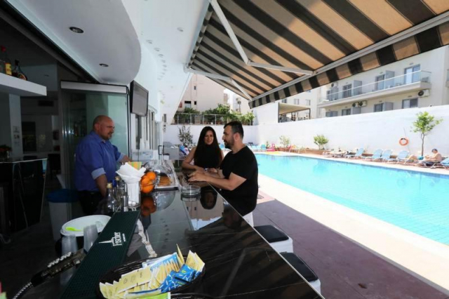 16.06 avion Bucuresti, Grecia - Creta - Heraklion Hersonissos, Porto Plazza Hotel (Adults Only) 392 EURO, 7 nopti, Mic dejun inclus