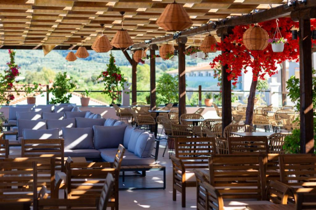 16.06 avion Bucuresti, Grecia - Corfu Astrakeri, Hotel & Apts Angela Beach 587 EURO, 7 nopti, All inclusive