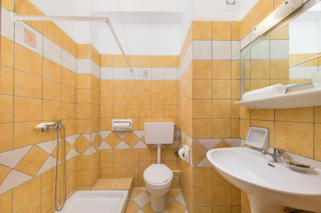 16.06 avion Bucuresti, Grecia - Corfu Kavos, Lefkimi Hotel (Adults Only 17+) 480 EURO, 7 nopti, Mic dejun inclus