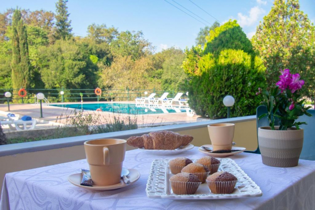 16.06 avion Bucuresti, Grecia - Corfu Dassia, Rivendell Apartments 539 EURO, 7 nopti, Fara masa