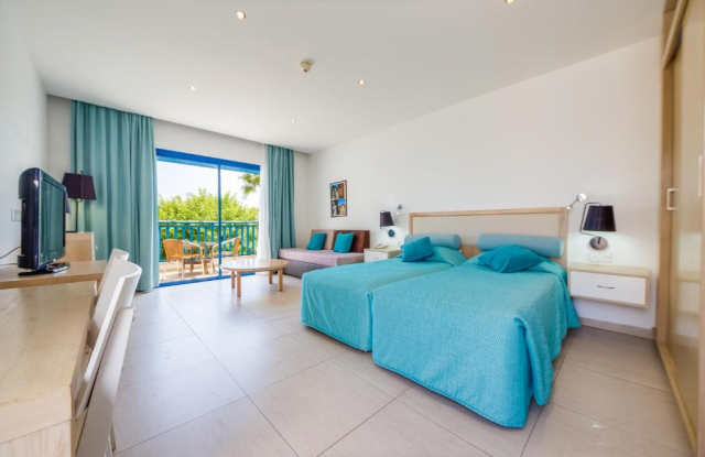 26.05 avion Bucuresti, Cipru - Zona Larnaca Ayia Napa, MarisMare Apartments 485 EURO, 7 nopti, Fara masa