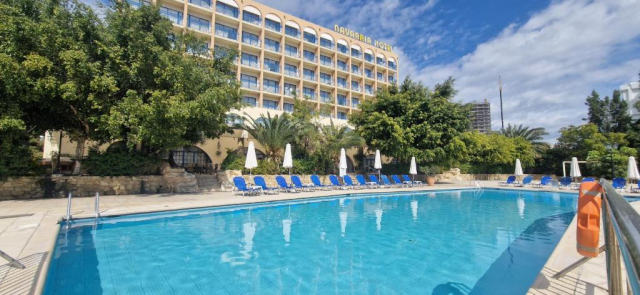 26.05 avion Bucuresti, Cipru - Zona Larnaca Limassol, Navarria Hotel 612 EURO, 7 nopti, Mic dejun inclus