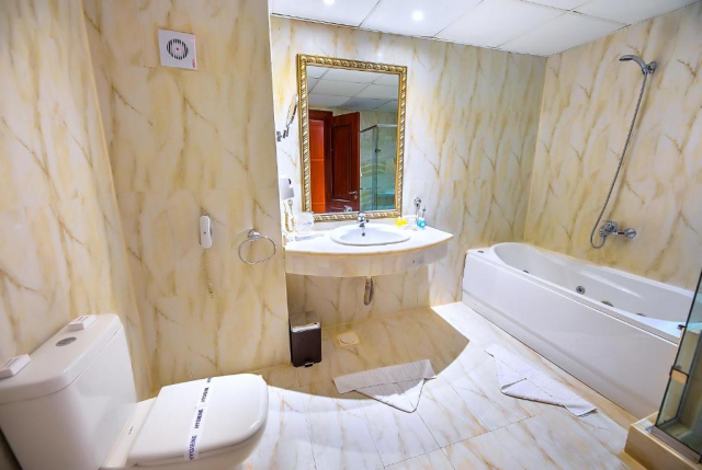 08.05 avion Iasi, Egipt - Hurghada Hurghada City, Hotel Titanic Palace 587 EURO, 7 nopti, All inclusive