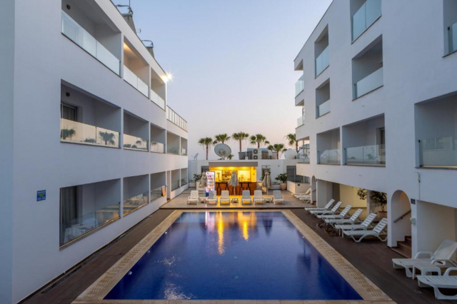 17.05 avion Bucuresti, Cipru - Zona Larnaca Ayia Napa, Milea Hotel 524 EURO, 7 nopti, Mic dejun inclus