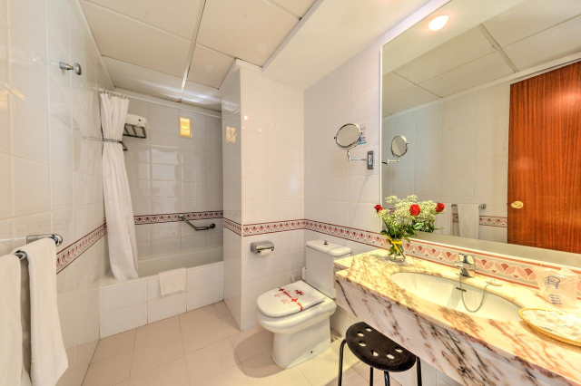 15.06 avion Bucuresti, Spania - Mallorca Cala Millor, Hotel Voramar 914 EURO, 7 nopti, Fara masa