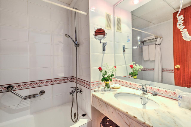 15.06 avion Bucuresti, Spania - Mallorca Cala Millor, Hotel Voramar 914 EURO, 7 nopti, Fara masa